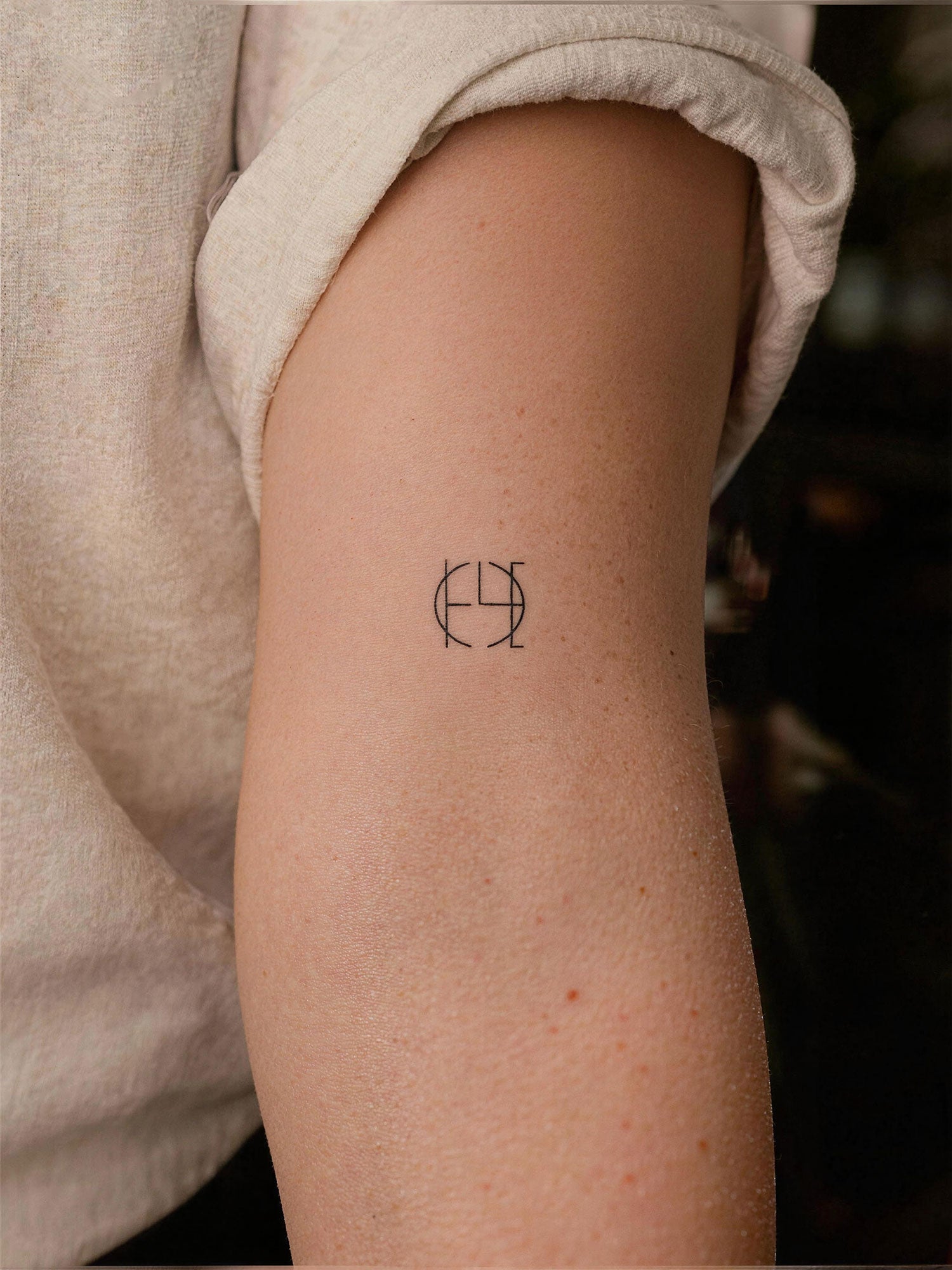 Designed to order by Gary — the original name logo designer