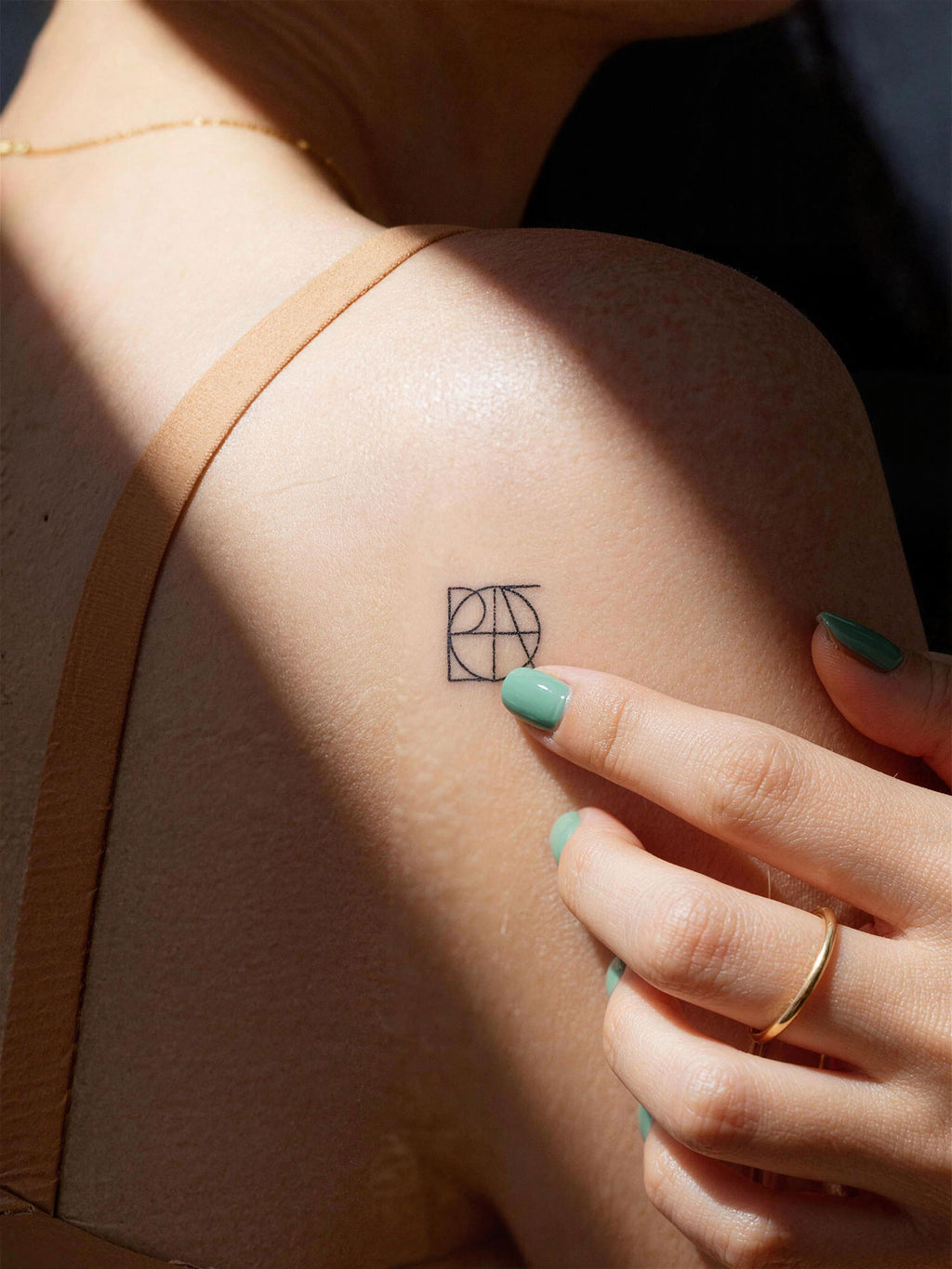 Designed to order by Gary — the original name logo designer